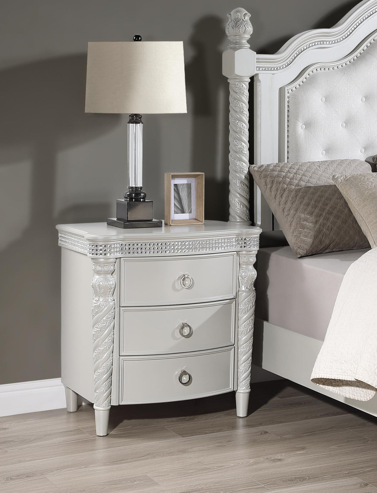 Silver Queen 3-Piece Bedroom Set B033