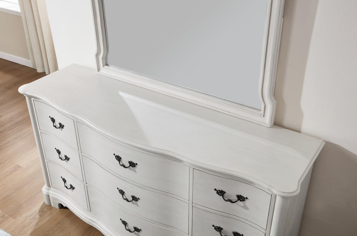 Antique White Queen 3-Piece Bedroom Set B072