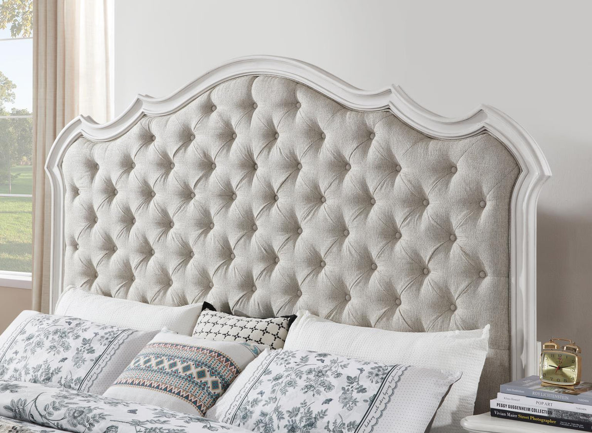 Antique White Queen 3-Piece Bedroom Set B072