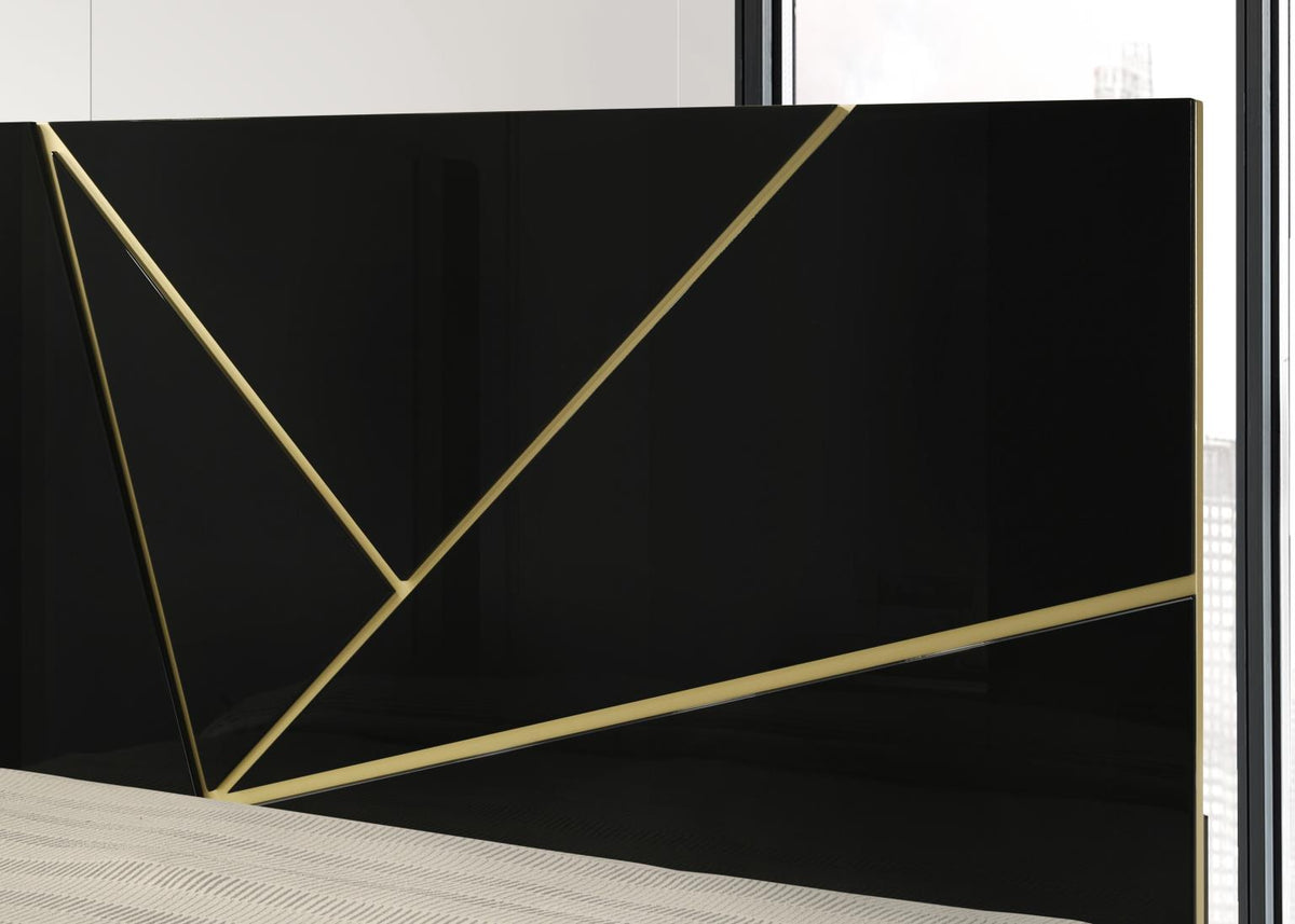 Black King 3-Piece Bedroom Set B120