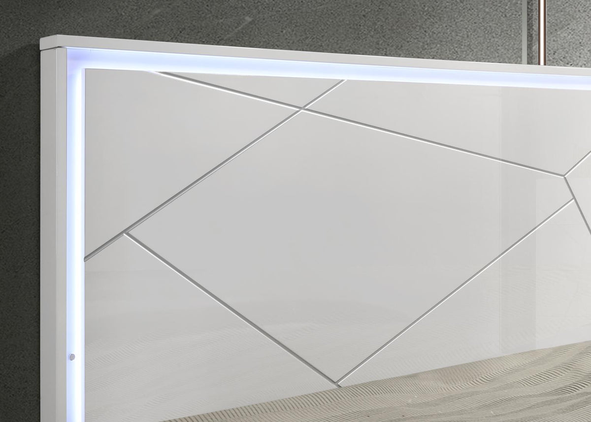 White/Gray Line King 3-Piece Bedroom Set