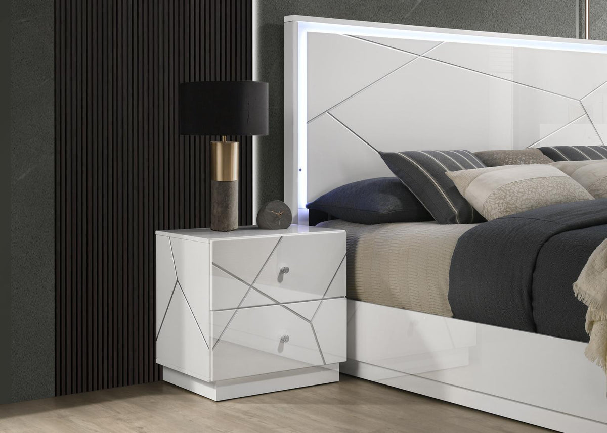 White/Gray Line King 3-Piece Bedroom Set