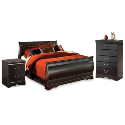 Huey Vineyard Full Sleigh Bed, Chest and Nightstand