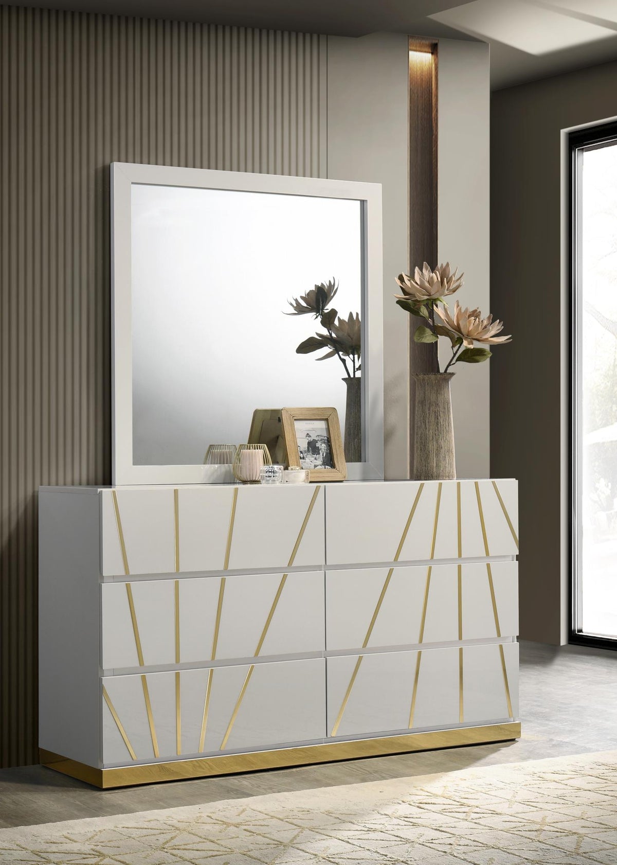 White/Gold Line Queen 5-Piece Bedroom Set