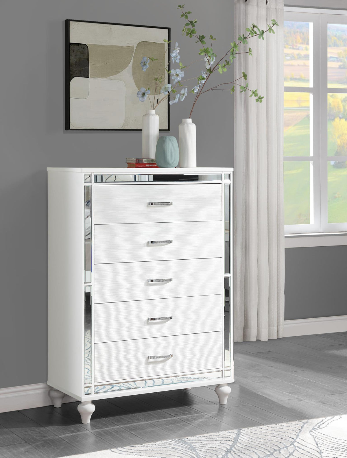 White Gloss Chest