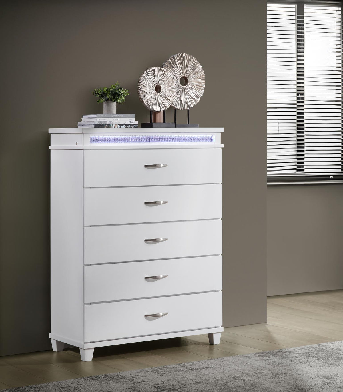 White Queen 5-Piece Bedroom Set B230
