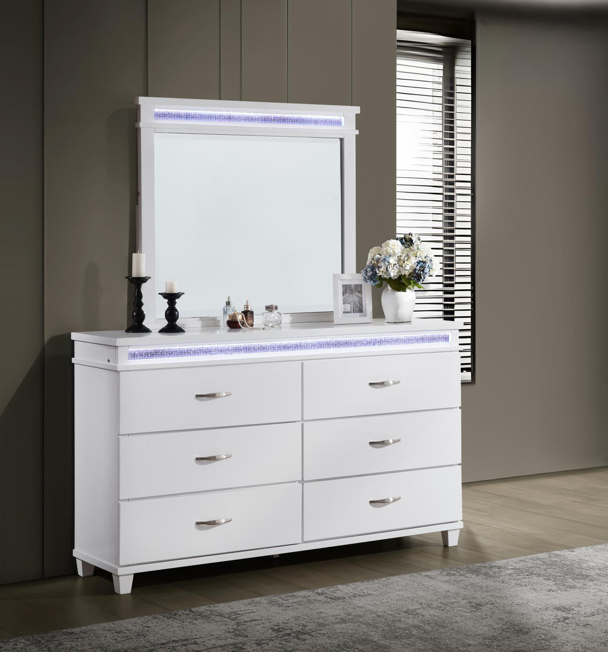 White Queen 3-Piece Bedroom Set B230