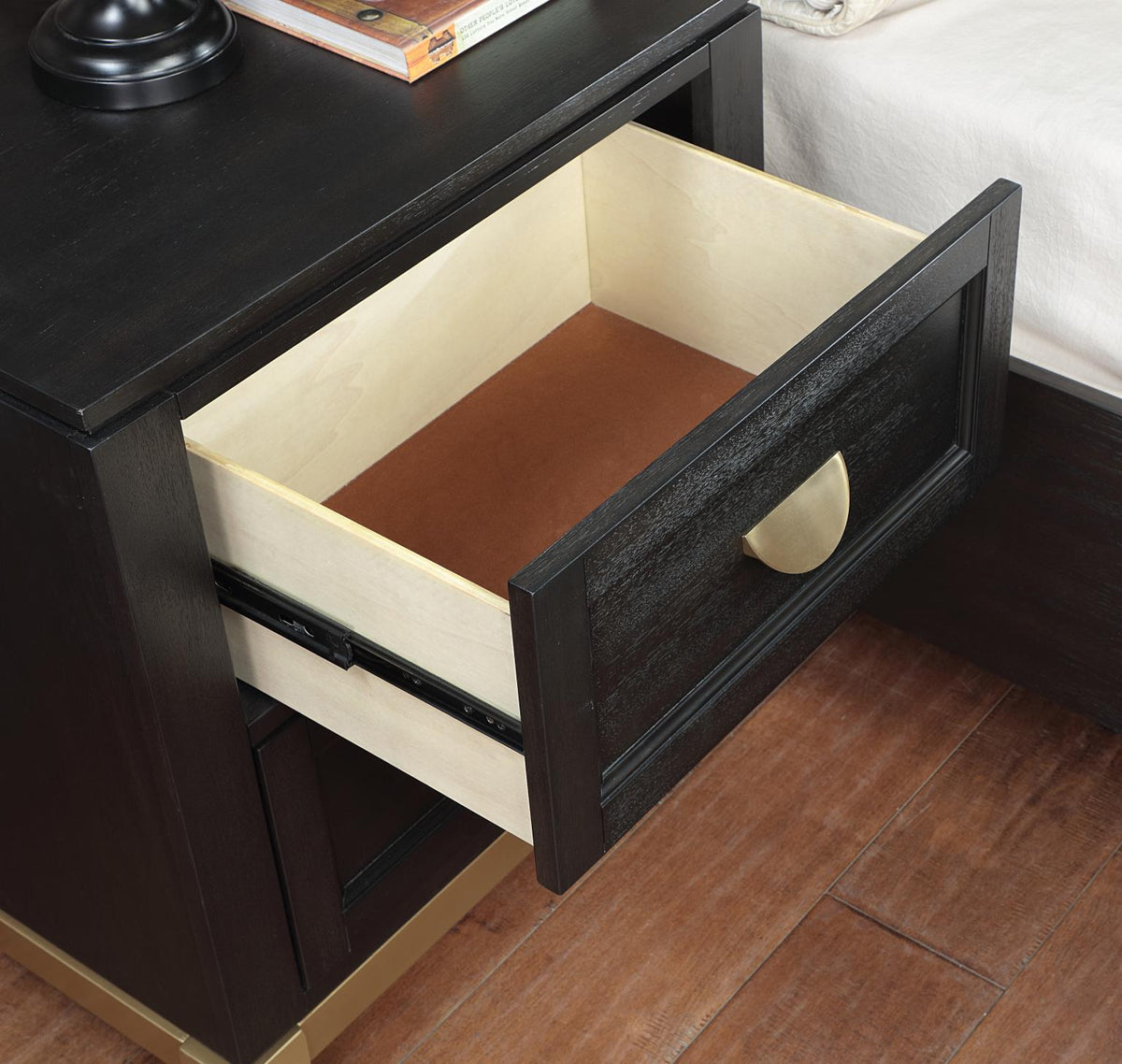 Black/Gold Queen 3-Piece Bedroom Set